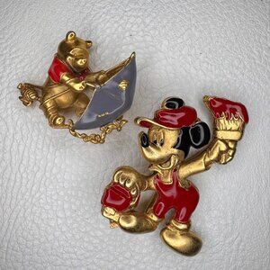 Vintage Disney Collectors pins. Winnie the pooh‎ and Mickey Mouse